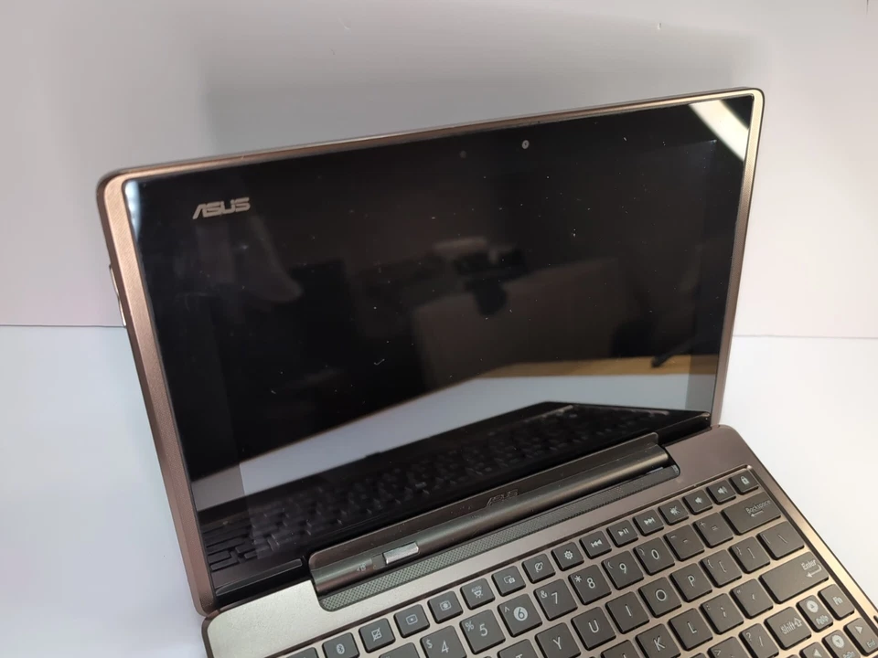 Tablet Android Asus Eee Pad TF101 Transformer Series, SIN PROBAR. Foto 3 de 4