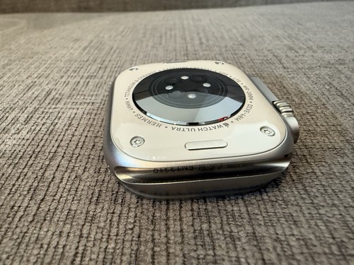 Hermes Apple Watch Ultra 2 Titane 49 mm (montre seule) - Photo 11 sur 17