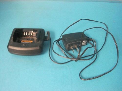 Motorola Standard Charger RLN6175A w/ AC Adapter Cable - Picture 12 of 14