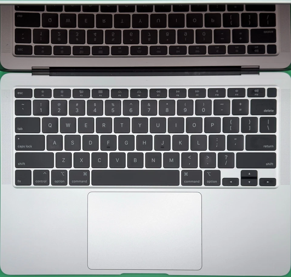 MacBook Air 13” (2020) – i3 1.1 GHz – 8 Go – 256 Go – Silver - Photo 2/4