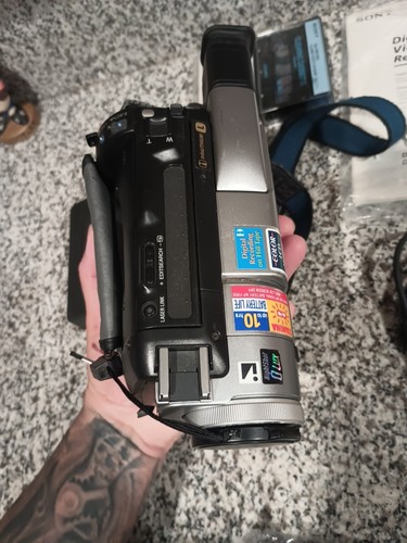 Sony Handycam DCR-TRV103 Digital 8 Camcorder - conplete - Picture 9 of 12