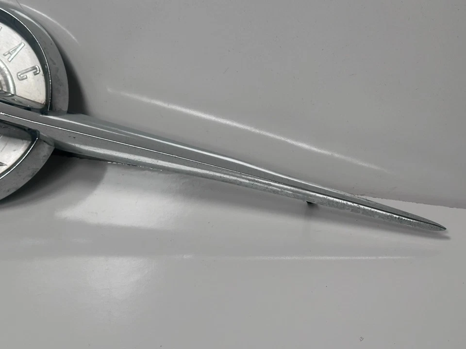 Pontiac Chieftain Super Chief 1957 capó adorno emblema original GM 523599 Foto 4 de 4