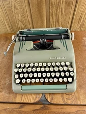 Beautiful Smith-Corona Silent Super in Emerald Green Works!
