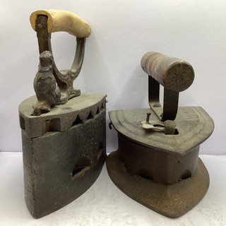 2x Vintage Cast Iron Wood Handle Irons (C1) S#571