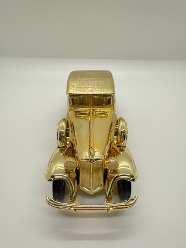 Signature Model 1932 Chrysler LeBaron 1:32 Die-Cast Gold w/COA - Picture 3 of 6