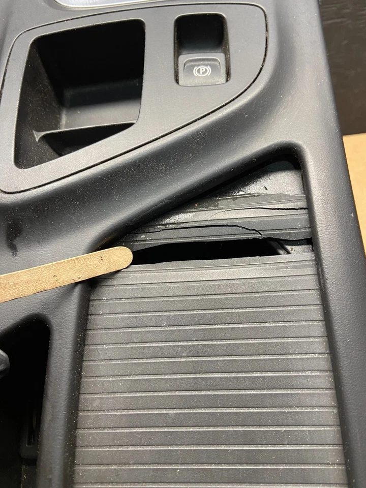 2012 - 2017 Buick Regal передний пол верхняя центральная консоль подстаканник лоток H7492 - Изображение 2 из 4