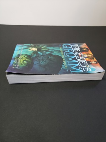 Unusual Suspects (The Sisters Grimm #2): 10Th Anniversary Edition - Picture 2 of 4