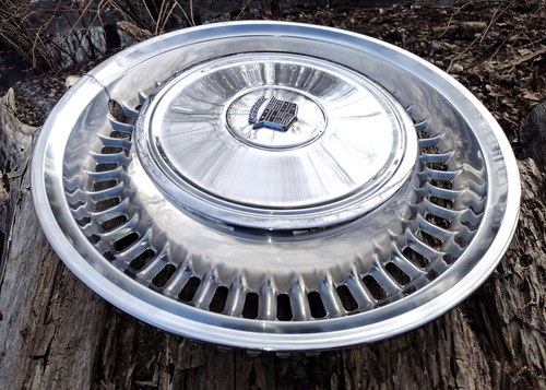 Set of 4 - Cadillac Fleetwood Deville Wheel Covers Hubcaps *Awesome Condition* - Picture 5 of 11