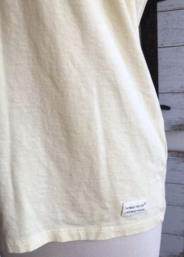Life Is Good Yellow Tee Shirt Size Small Flip-flop Detail - Bild 3 von 6