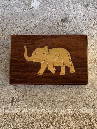 ELEFANT 2 1/4" HOLZSCHATULLE MESSINGEINTARSIEN SCHMUCKSTÜCK MINI SCHMUCKKÄSTCHEN VINTAGE - Bild 1 von 4