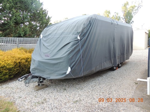 2013 Jurgens Lunagazer Caravan 21 ft. Tandem Axle , Model J2405. - Picture 5 of 24