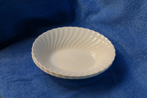 WEDGEWOOD CANDLELIGHT BONE CHINA PATTERN OVAL OPEN VEGETABLE BOWL.10 X 8 X 2 1/2 - Picture 3 of 4
