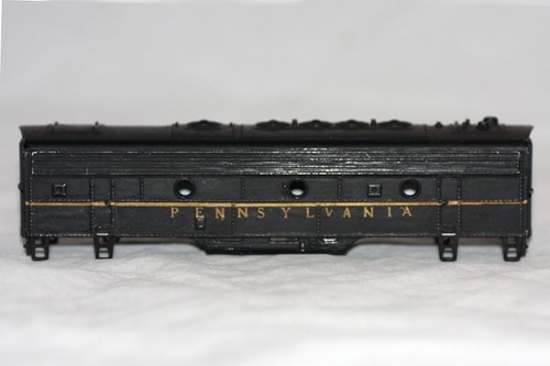 Athearn HO Scale Pennsylvania EMD F7 B-unit Pennsylvania locomotive shell - Picture 3 of 3