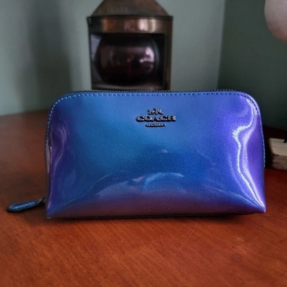 Estojo cosmético Coach holográfico glitter couro envernizado azul e roxo #F29412 - Imagem 2 de 4