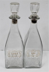 Mid-Century-Vintage-Etched-Glass-Liquor-Decanters-Scotch-Gin-Set
