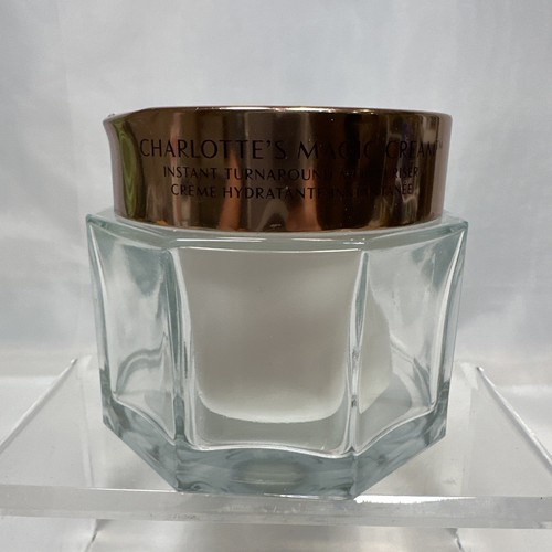 Charlotte Tilbury Magic Cream Feuchtigkeitscreme mit Hyaluronsäure 5,0 fl. oz/150ml - Bild 2 von 6