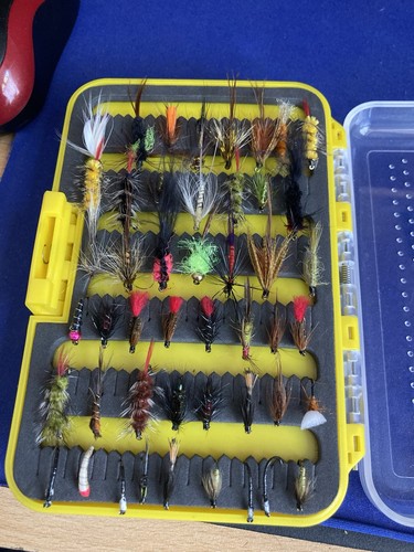 EXCELLENT PROFILE DOUBLE SIDED FLYBOX OF ASSORTED TROUT FLIES.MANY UNUSED.(127A) - Picture 2 of 5