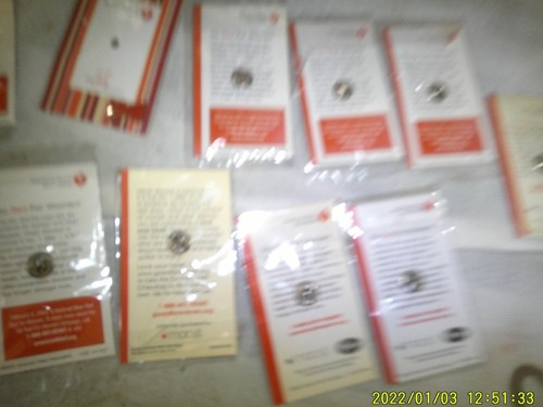 COLLECTION OF 12 AMERICAN HEART ASSOCIATION DRED DRESS THEME PIN BACKS UNUSED - Picture 5 of 5