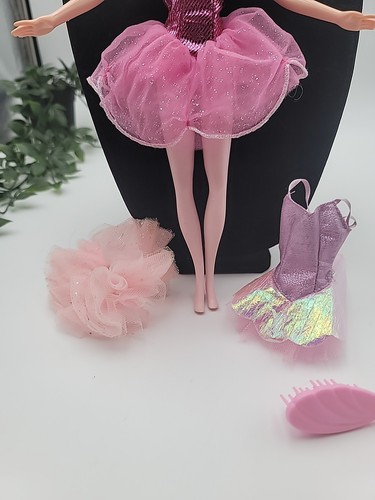 Muñeca de Moda Bailarina Barbie Mattel De Colección con Vestido Extra Tutú y Cepillo - Imagen 4 de 9