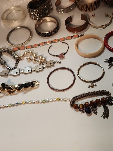 Lot 5 Lot of 33 Unique Costume BRACELETS 3 Bakelite? Multi Color Style Wrap - Picture 6 of 7
