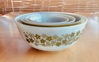 Pyrex Spring Blossom Crazy Daisy Set of 4 Mixing Bowls, Light Olive &White