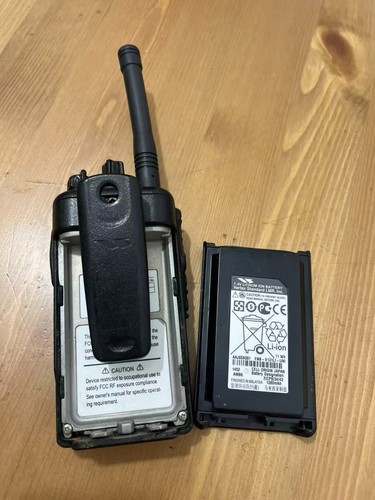 Vertex VX-231-AG7B-5 UHF 450-485 MHz 16 Ch 5W con Batería y Antena - Imagen 7 de 7