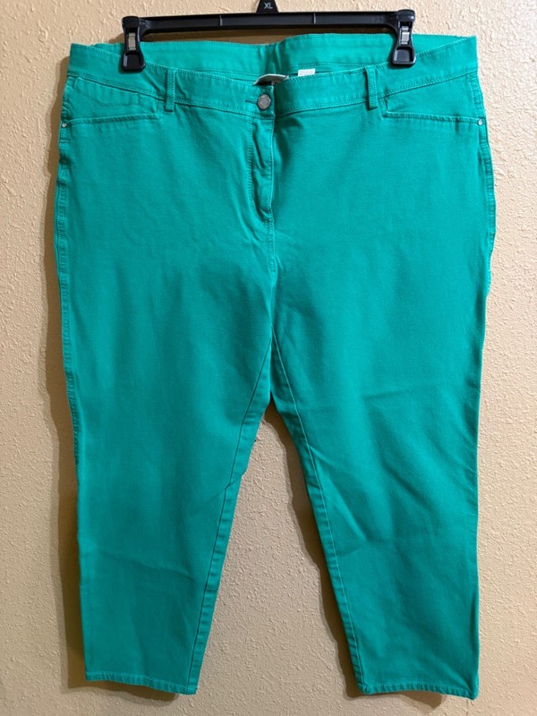CHICO'S SO SLIMMING CROP PANTS CHICO'S SZ 4 (20) GREEN TAPERD LEG STRETCH