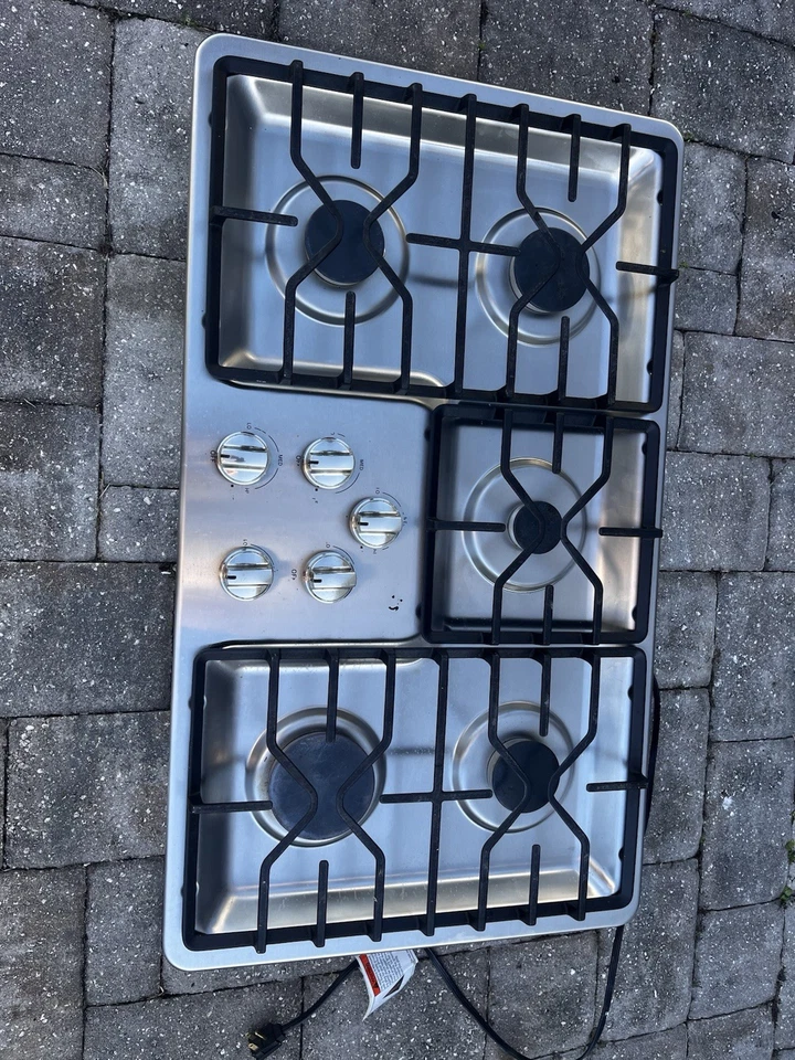 GE 36-in 5 Burners Stainless Steel Gas Cooktop - Image 2 of 4