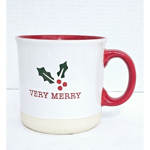 Vintage FAO Schwarz Very Merry Holiday Stoneware Mug Christmas Holly - Picture 4 of 10