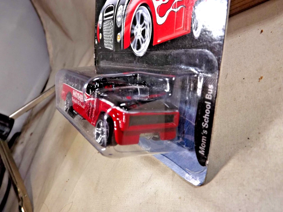 2002 Hot Wheels Foose Mothers Series #2 Car 4/4 MOM'S SCHOOL BUS Red-Black w/Pr5 - Image 4 of 4