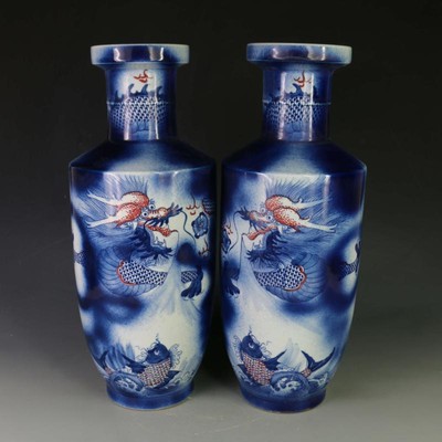 A pair of blue and white porcelain vase in ancient qianlong products W9