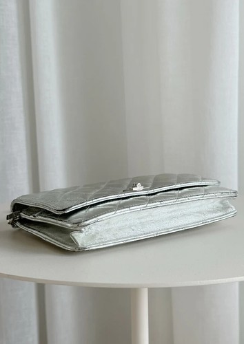 CHANEL Metallic Reissue Wallet on Chain - Picture 9 of 9