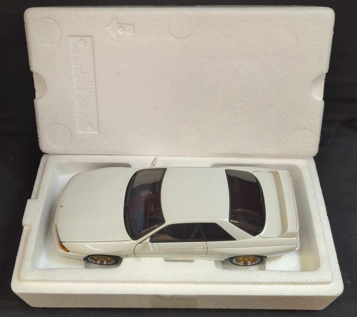 AUTOart 1/18 Nissan Skyline GT-R (R32) V-Spec II Tuned AUTOart 1/18 Nissan Skyline GT-R (R32) V-Spec II Tuned