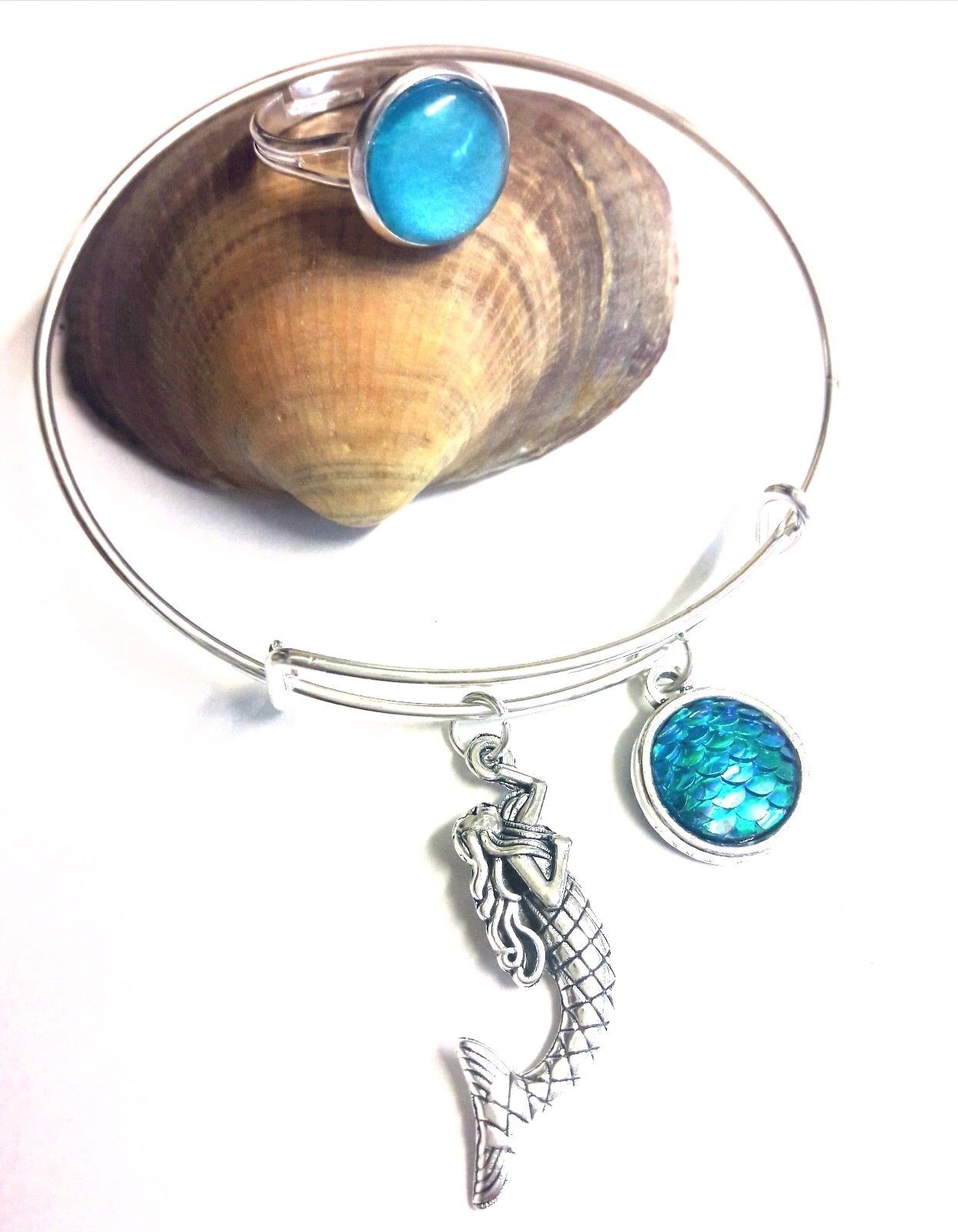 MAKO MERMAIDS MOON RING on The Hunt  Anillo de sirena, Joyería de sirena,  Collar de libro