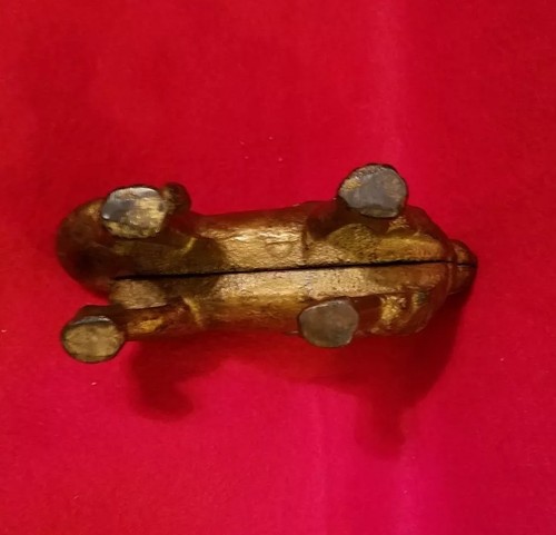 Vintage Male Lion Cast Iron Figural still bank. Unidentified.Gold finish 4" - Imagen 11 de 12