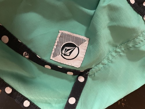 VOLCOM Women's Shorts Black & Green Polka Dot Surf Booty Shorts Size 1 Vintage - Picture 4 of 9