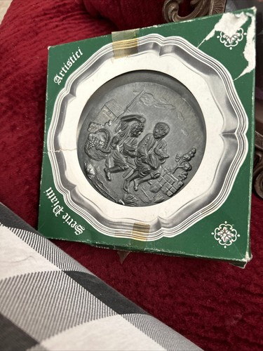Vintage 6" decorative souvenir Pewter plate in original box from Italy - Picture 4 of 10