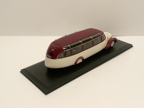 1/43 Autocult Mercedes Benz O.3750 Streamline bus - Picture 6 of 9