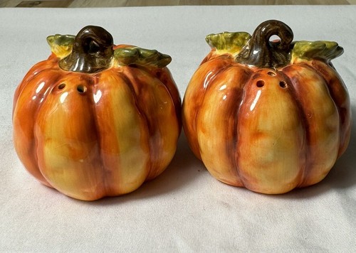 Pumpkin Salt and Pepper Shakers Fall Autumn Halloween - Picture 2 of 2