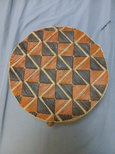 Schöner handgewebter Schilfkorb, Deckel 8,25" B 2,25 H, Dekor Karomuster 20er Jahre - Bild 18 von 24
