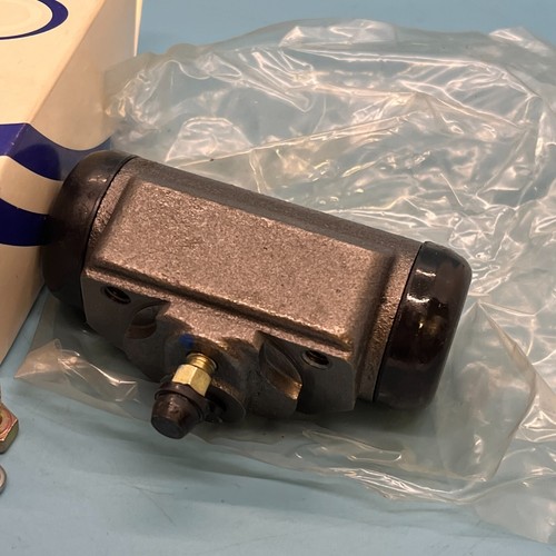 135.63001 Centric Wheel Cylinder Rear for Ram Truck Fury Van Dodge Dart D150 I - Picture 3 of 3