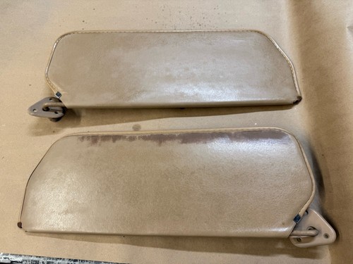 1967-1972 Chevy GMC Truck Sunvisors Sun Visors Tan 67-72 OEM - Foto 5 di 6