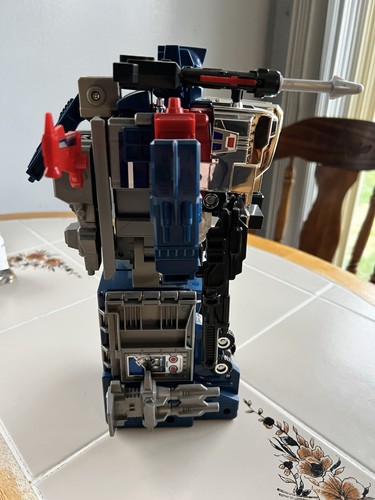 Hasbro 2003 Transformers Commemorative Powermaster Optimus Prime with Apex Armor - Picture 5 of 5