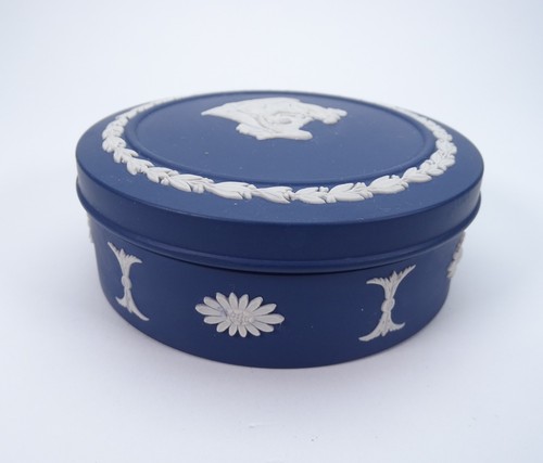 Wedgwood Jasperware Dark Blue Lidded Round Trinket Box 10cm Diameter - Picture 3 of 13