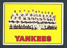1967 Topps #131 NEW YORK YANKEES Team Card ~ VG crease
