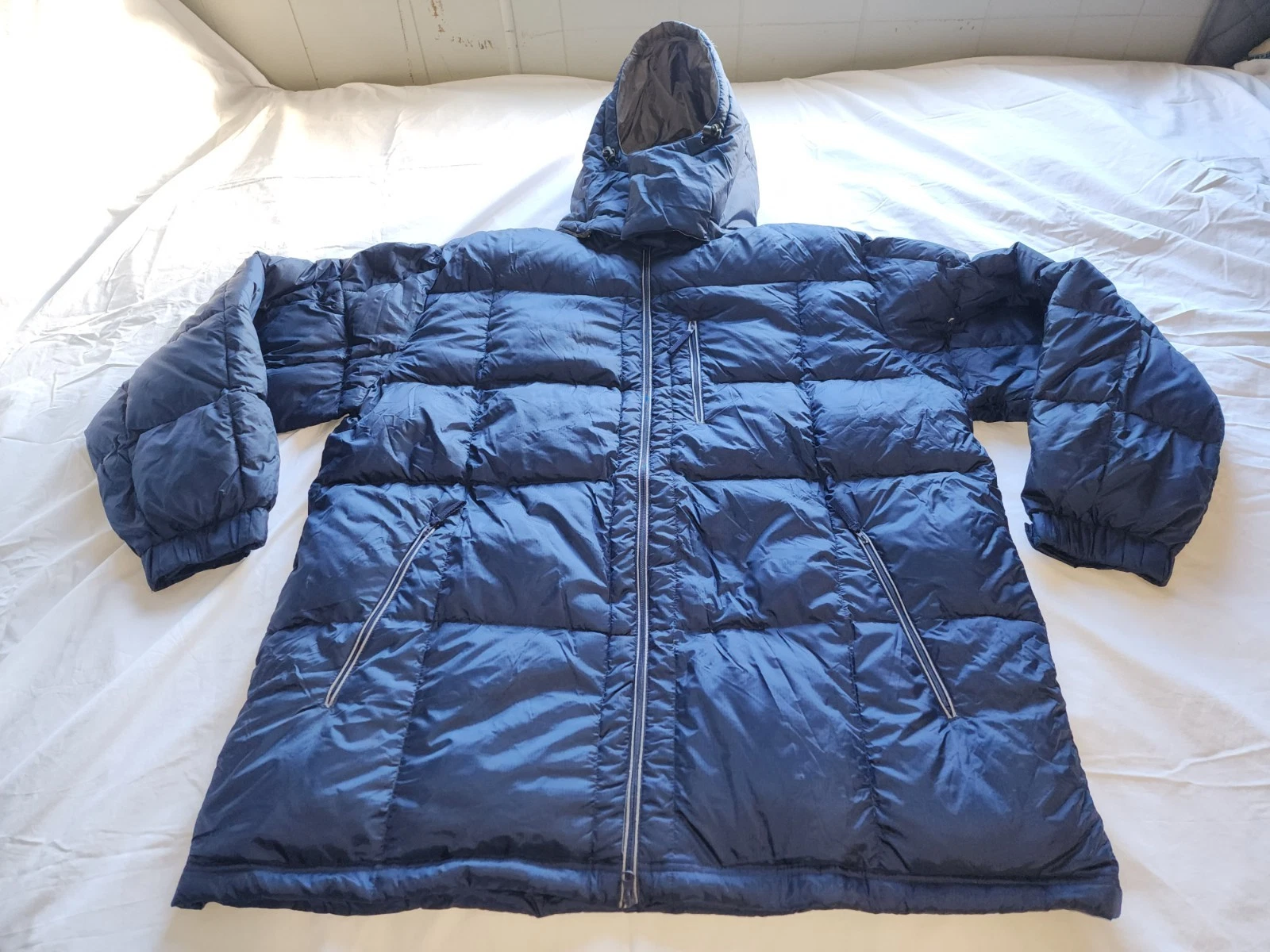 FOOT LOCKER DOWN PUFFER JACKET BLUE 2XLARGE IS USED