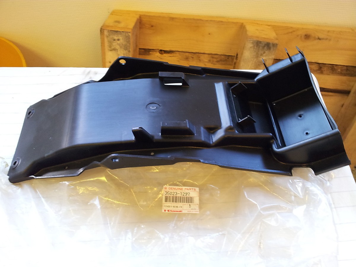 Kawasaki ZR750 Zephyr C 91-93 Inner Rear Fender 35023-1297