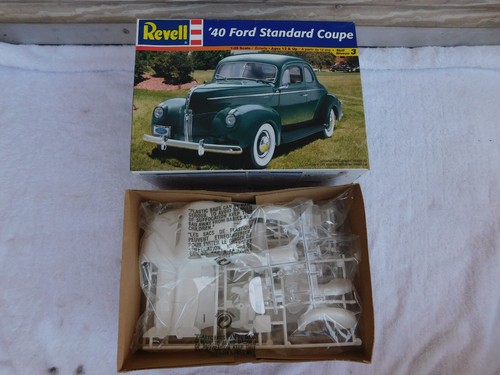 Revell '40 Ford Standard Coupe Model Kit 1:25 Scale - Picture 2 of 5