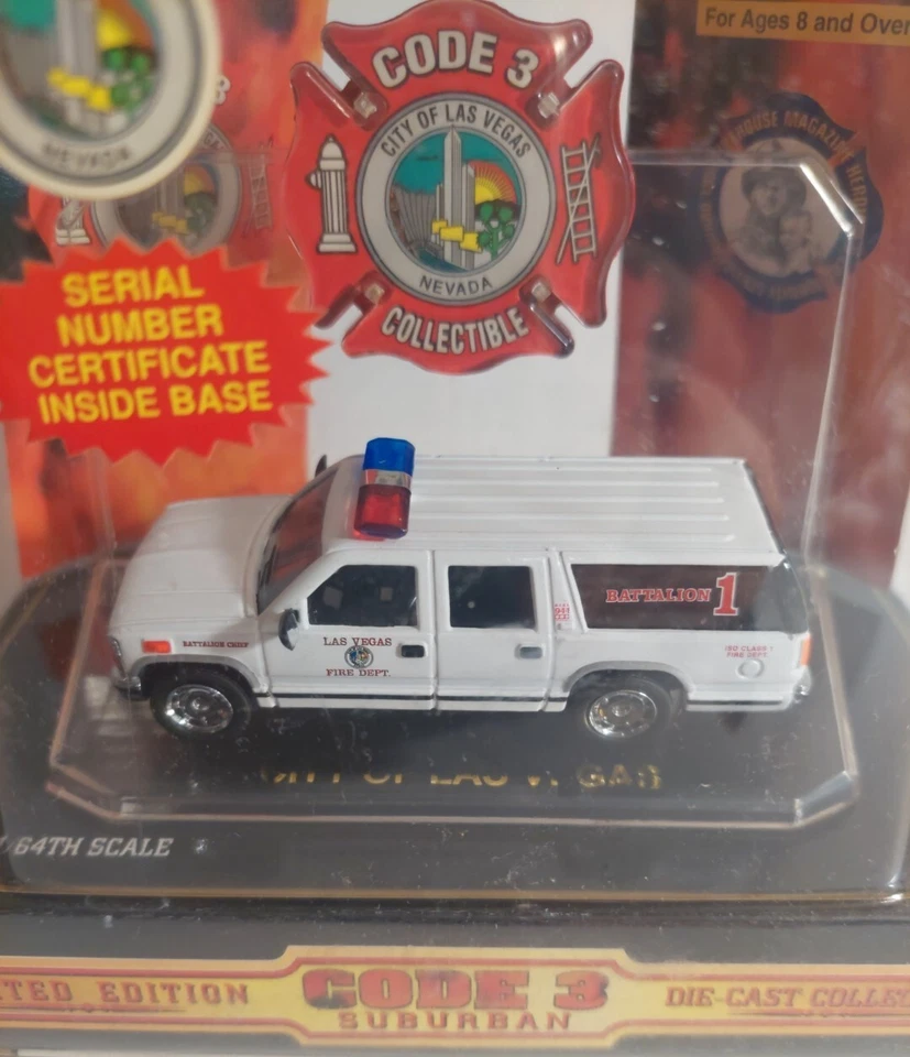 Coleccionables Code 3 ● Departamento de Bomberos de Las Vegas Batallón #1 Chevrolet Suburban 12407 Foto 2 de 4