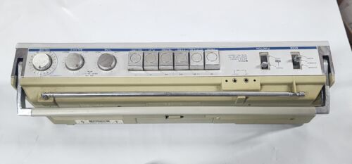 VINTAGE SANYO STEREO REGISTRATORE A CASSETTE RADIO BOOMBOX MODELLO M7000 SILVER FACE L2 - Foto 2 di 9